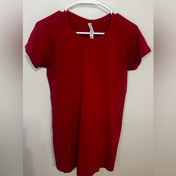 lululemon athletica Tops - Lululemon Red size 8 swiftly tech short sleeve tee
